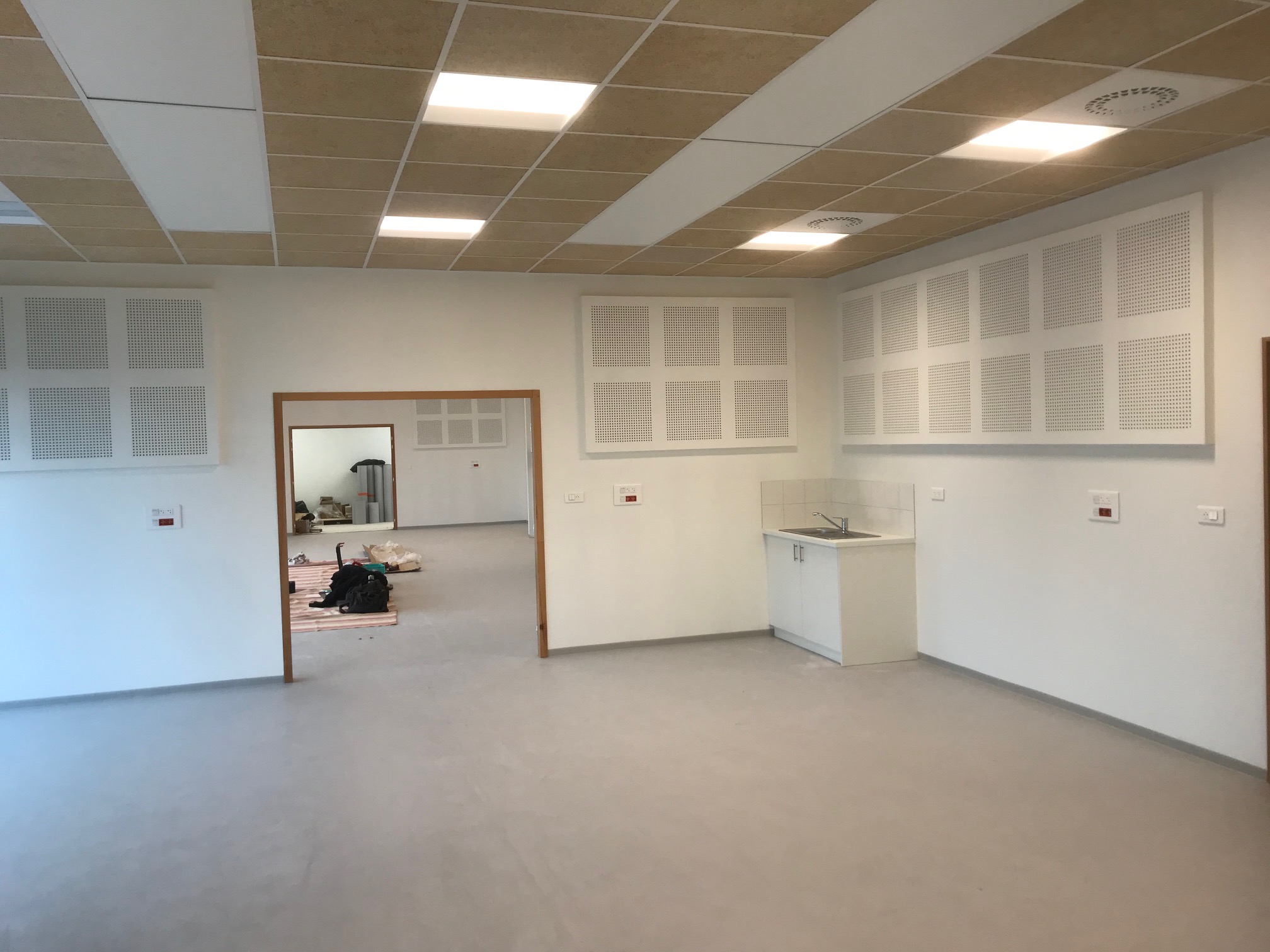 plafond dalles fibre de bois et doublages acoustiques